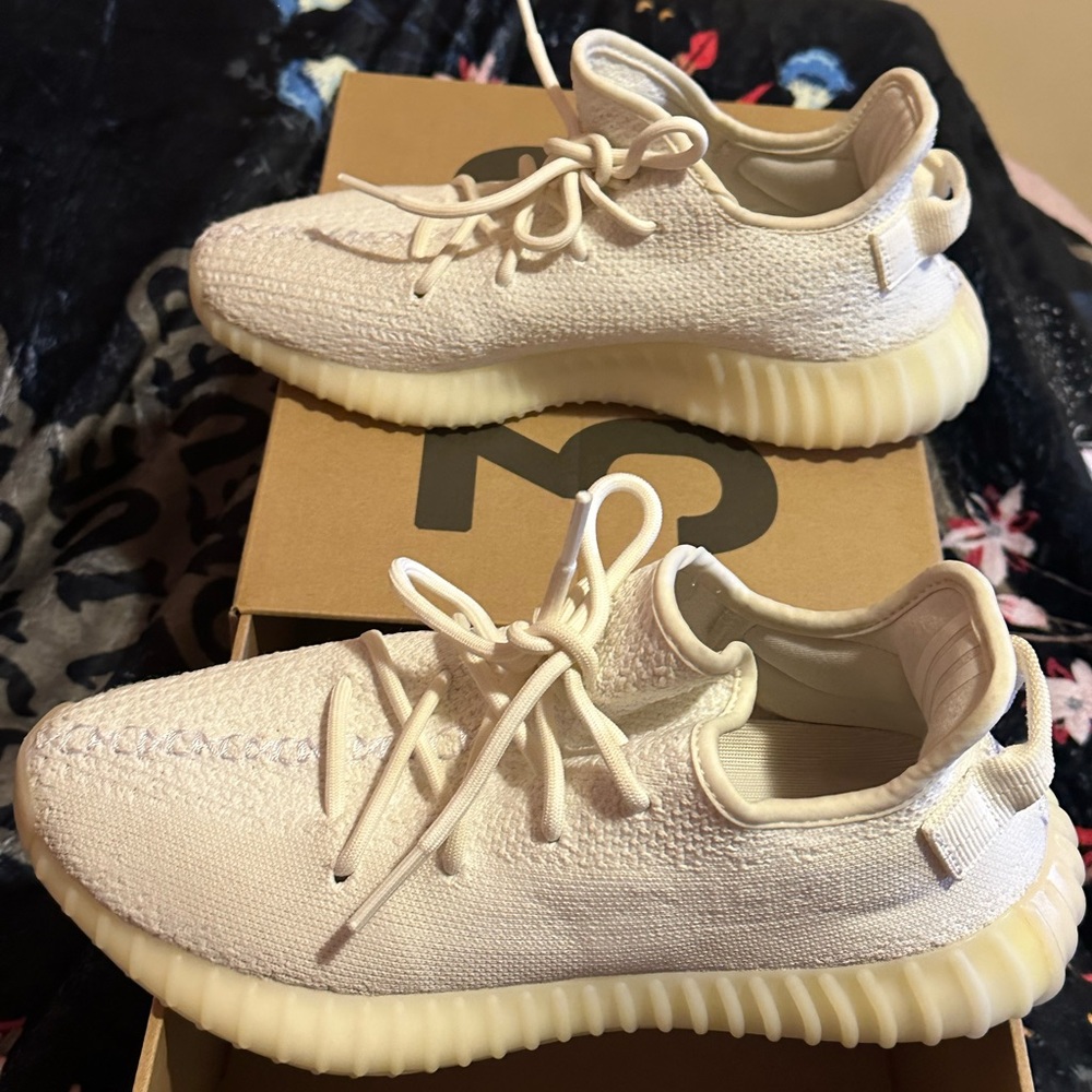 AUTHENTIC. Yeezy boost 350 v2 cream white, size 7.5
